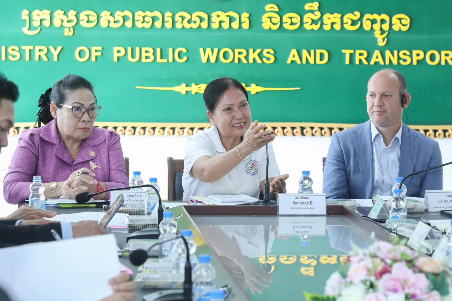 កិច្ចប្រជុំក្រុមការងារលើកកម្ពស់សុវត្ថិភាពចរាចរណ៍ផ្លូវគោកនៅតំបន់សាលារៀន